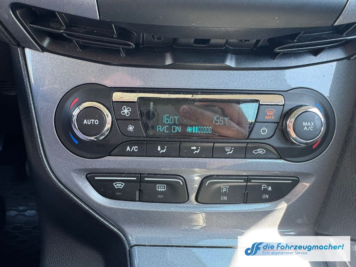 Fahrzeugabbildung Ford Focus Turnier Titanium Navi Leder *EXPORT