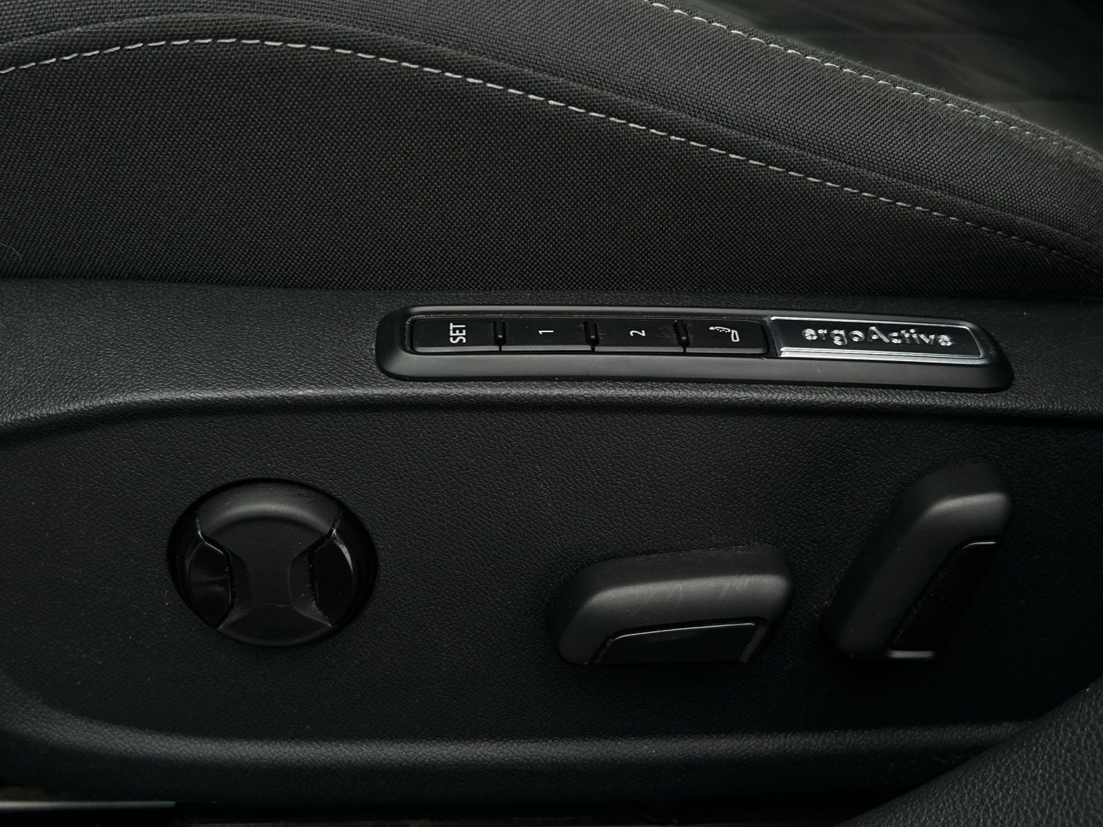 Fahrzeugabbildung Volkswagen Golf VIII Variant Style TDI DSG IQ.Light ACC SH