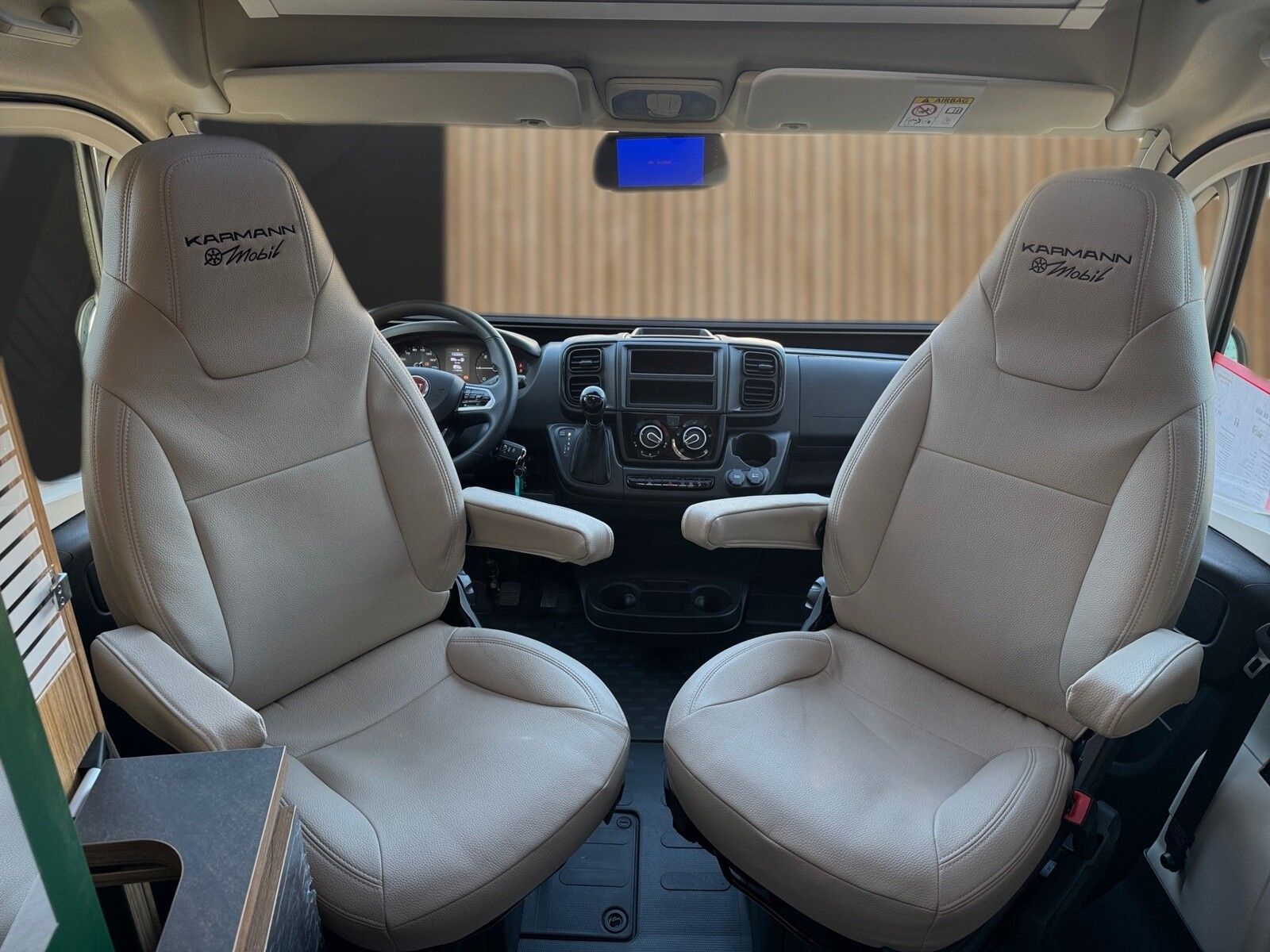 Fahrzeugabbildung Karmann Dexter DE 600 Alufelgen, Captain-Chair-Sitze