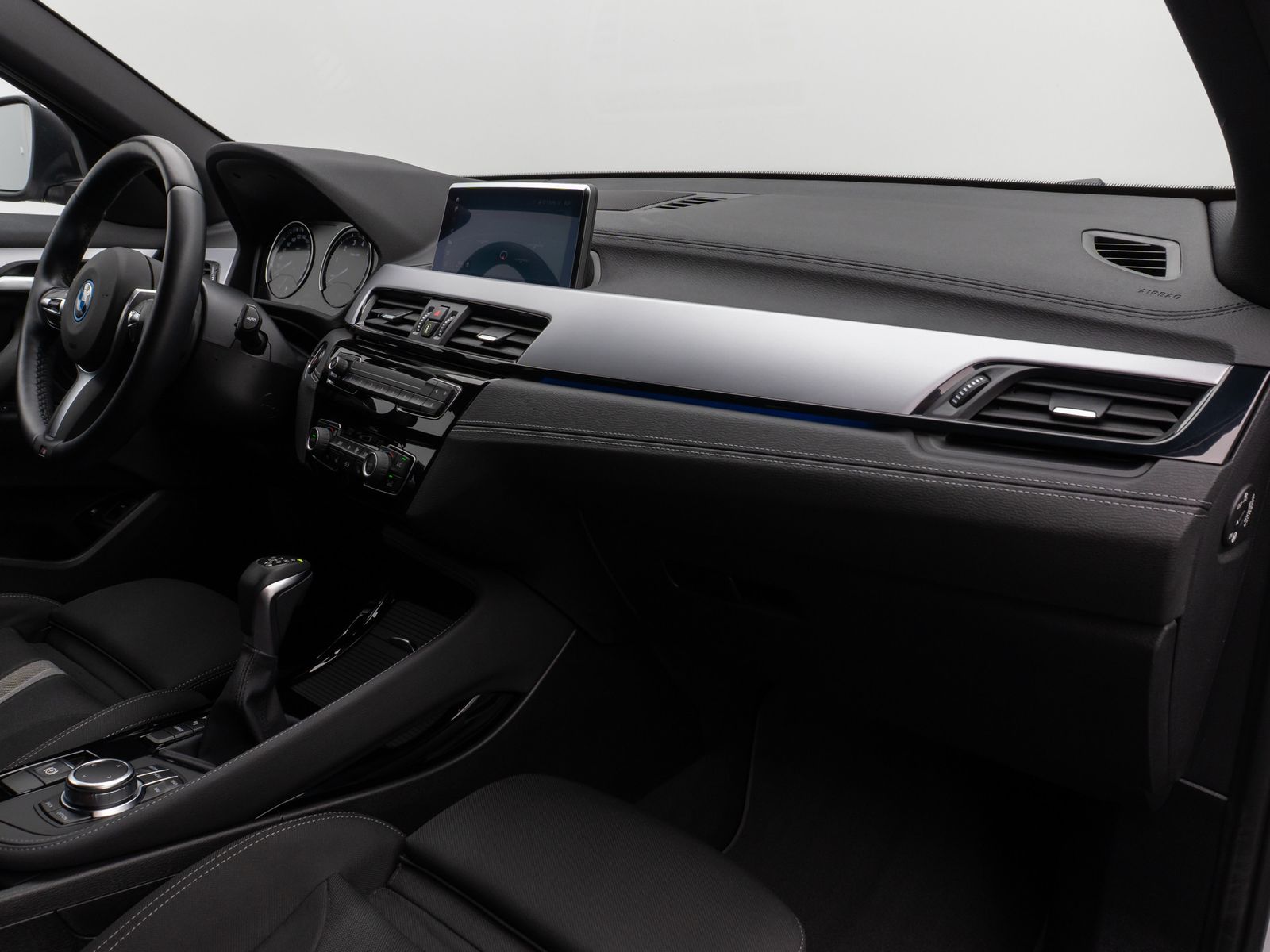 Fahrzeugabbildung BMW X2 xD25e Kamera DAB HiFi Navi Komfort Sport LED