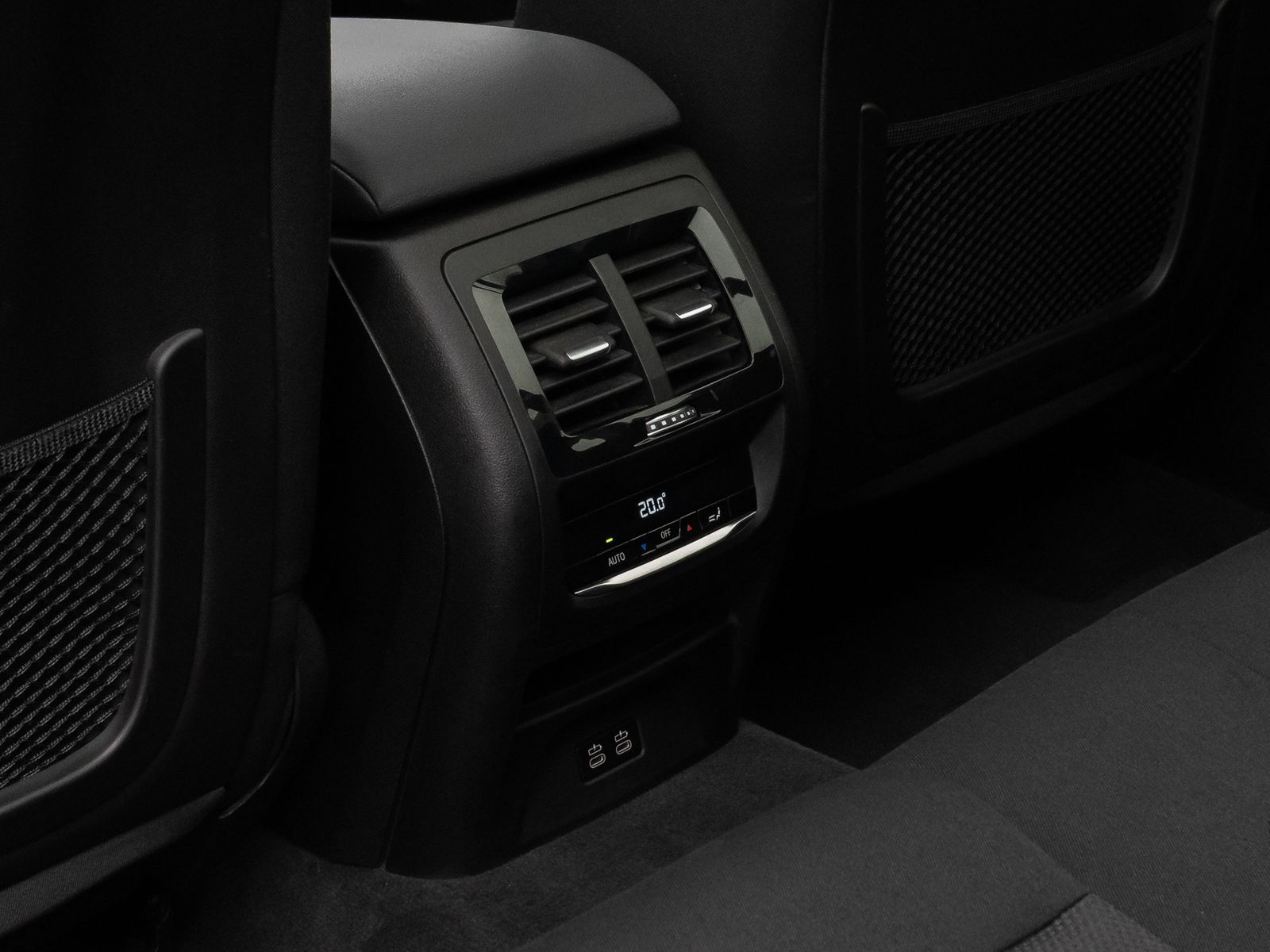 Fahrzeugabbildung BMW X3 xD20d Panorama Kamera DAB HiFi AHK Alarm 19"