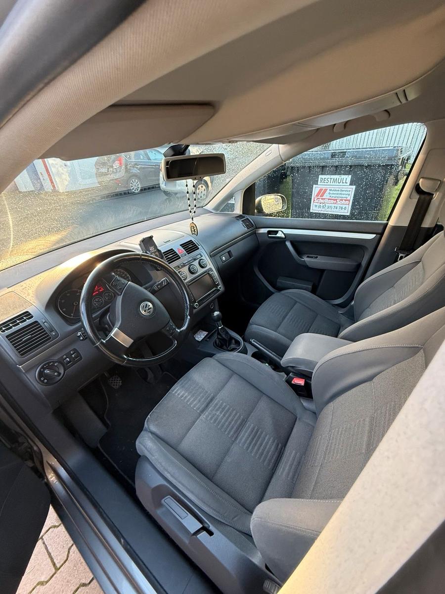 Volkswagen Touran 2009 — photo 13