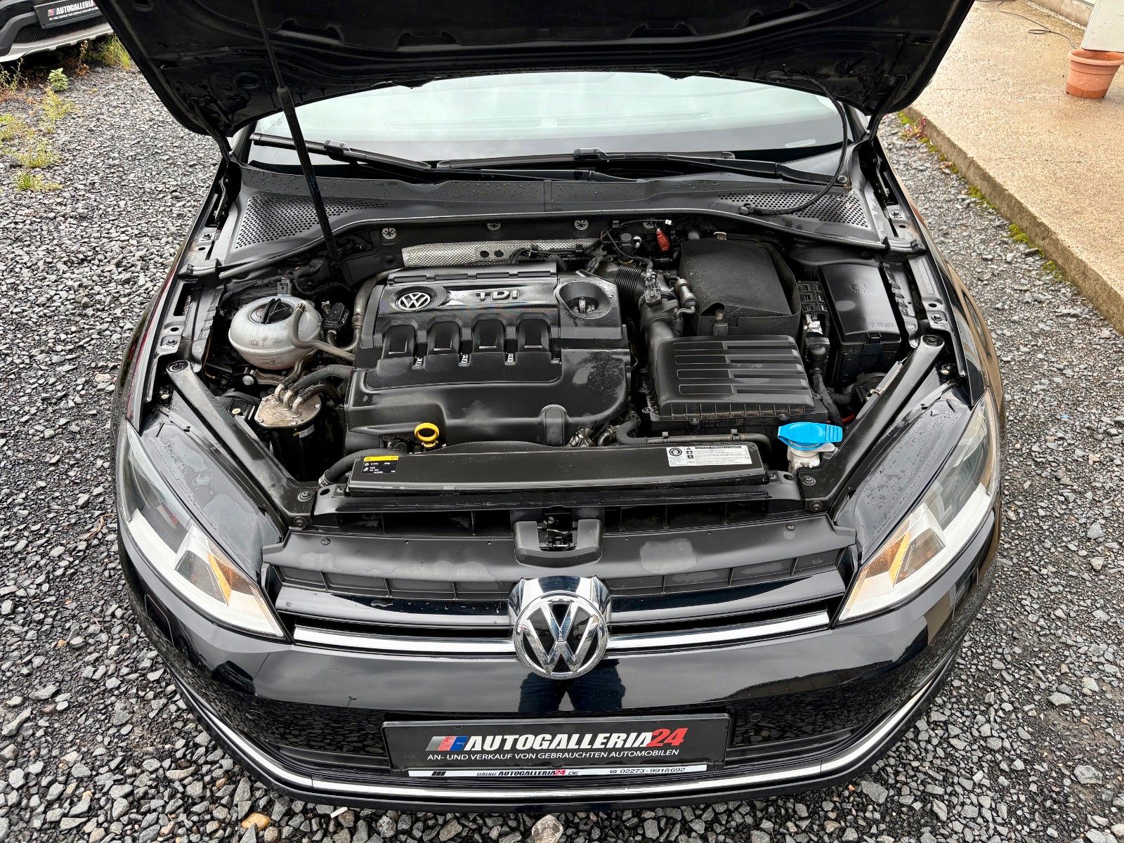 Fahrzeugabbildung Volkswagen Golf VII 1.6 TDI Lim. Lounge Navi Klima 2.HAND