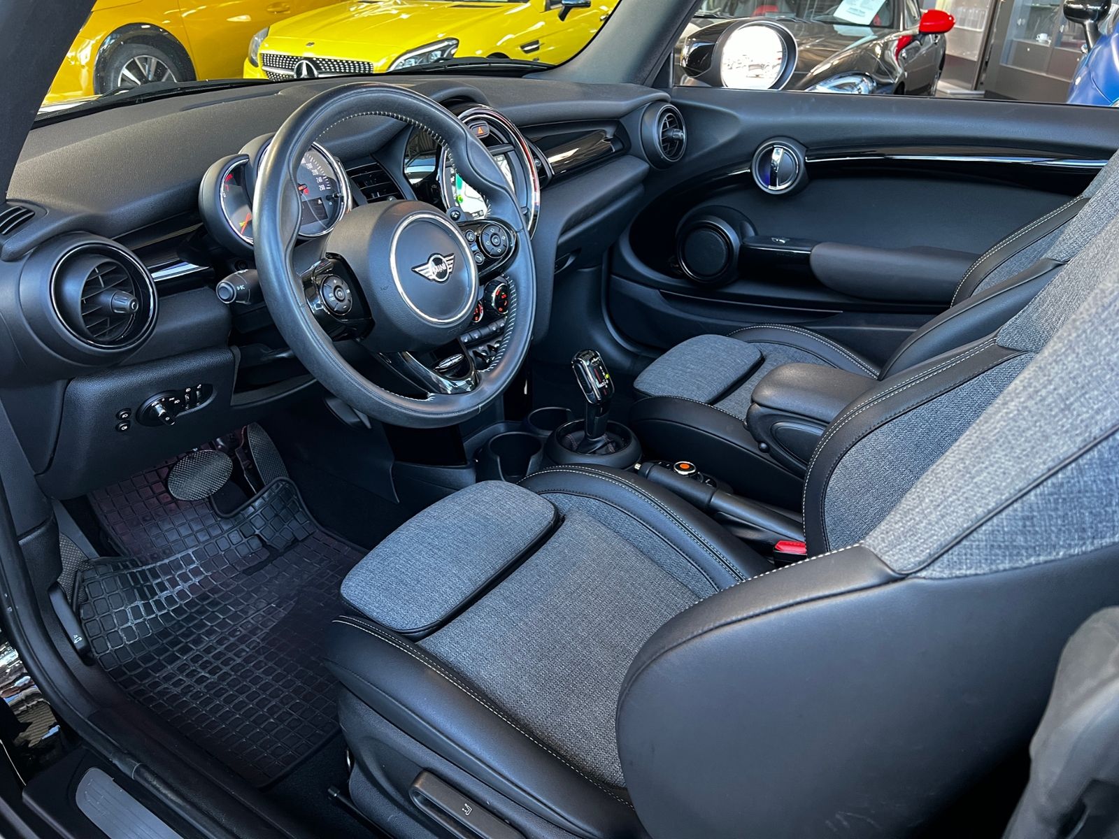 Fahrzeugabbildung MINI Cooper S Cabrio Chili LED NAVI SHZ