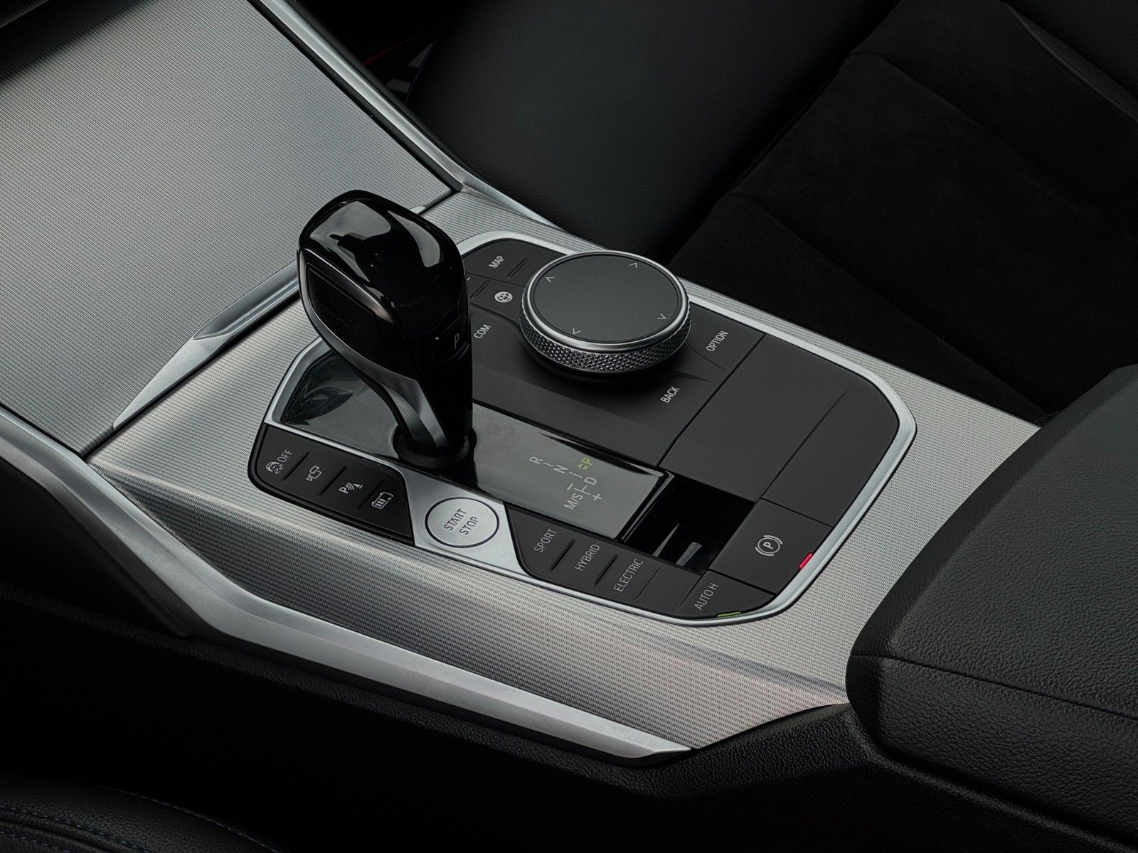 Fahrzeugabbildung BMW 330e M Sport Akustik Laser DrProf. 360° H&K HuD