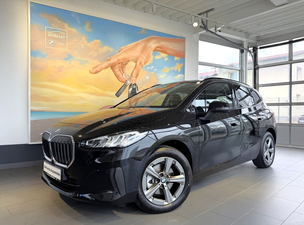 BMW 220i Active Tourer PANO+AHK+KAM+TEM+SITZH+LiveC+