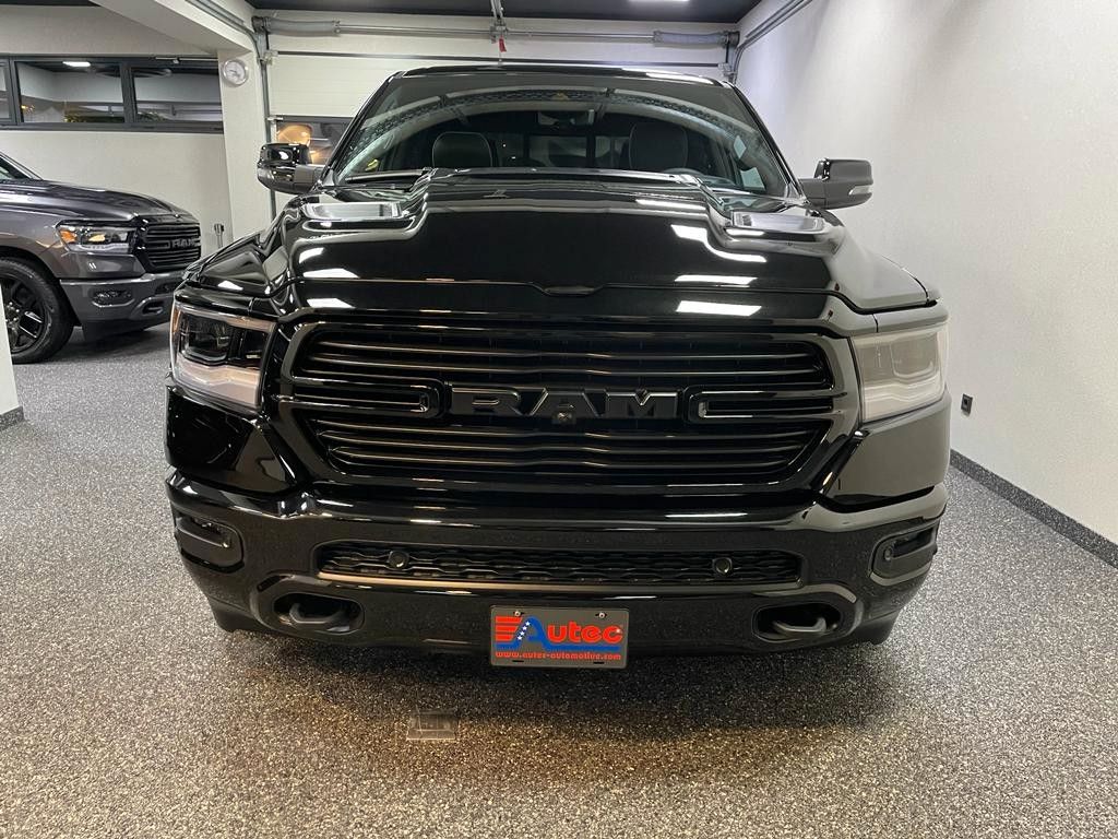 Fahrzeugabbildung Dodge LARAMIE NIGHT EDITION-RAMBOX-TAILGAT-12"-LUFTF.