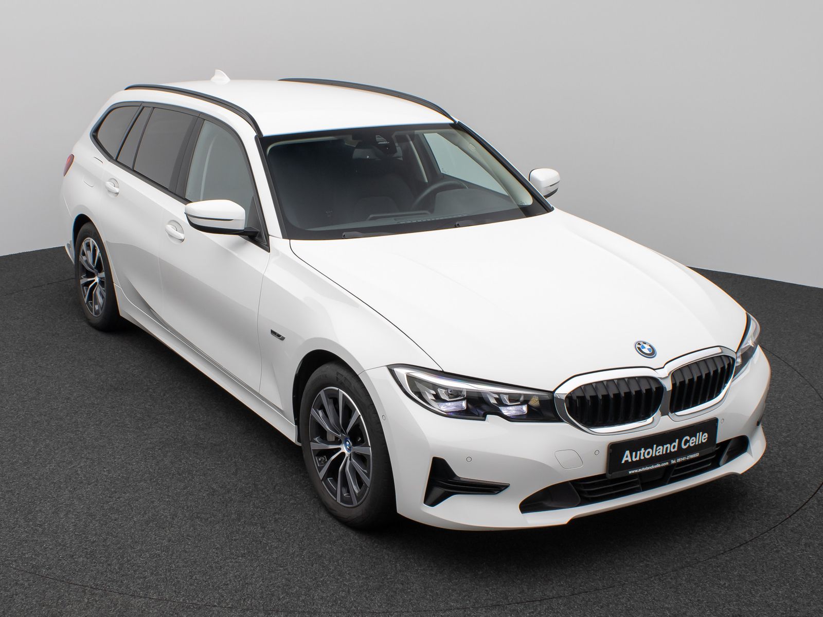 Fahrzeugabbildung BMW 330e DAB CockPitPr Lenkrhz PDC Stop&Go Alarm AHK