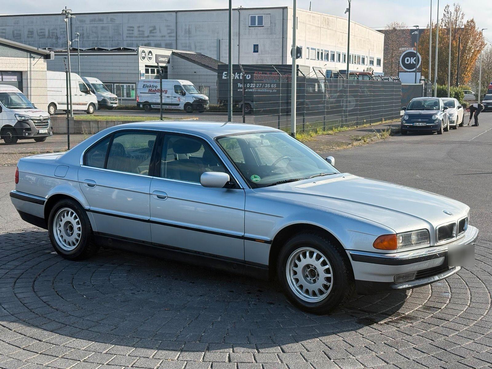 BMW 728