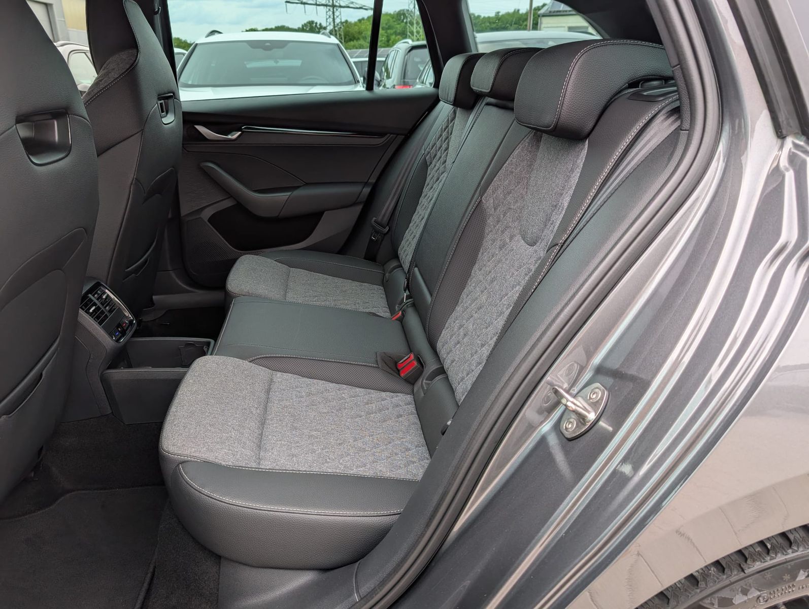 Fahrzeugabbildung SKODA Octavia 2.0 TDI Sportline DSG MATRIX*WINTER*5J.G