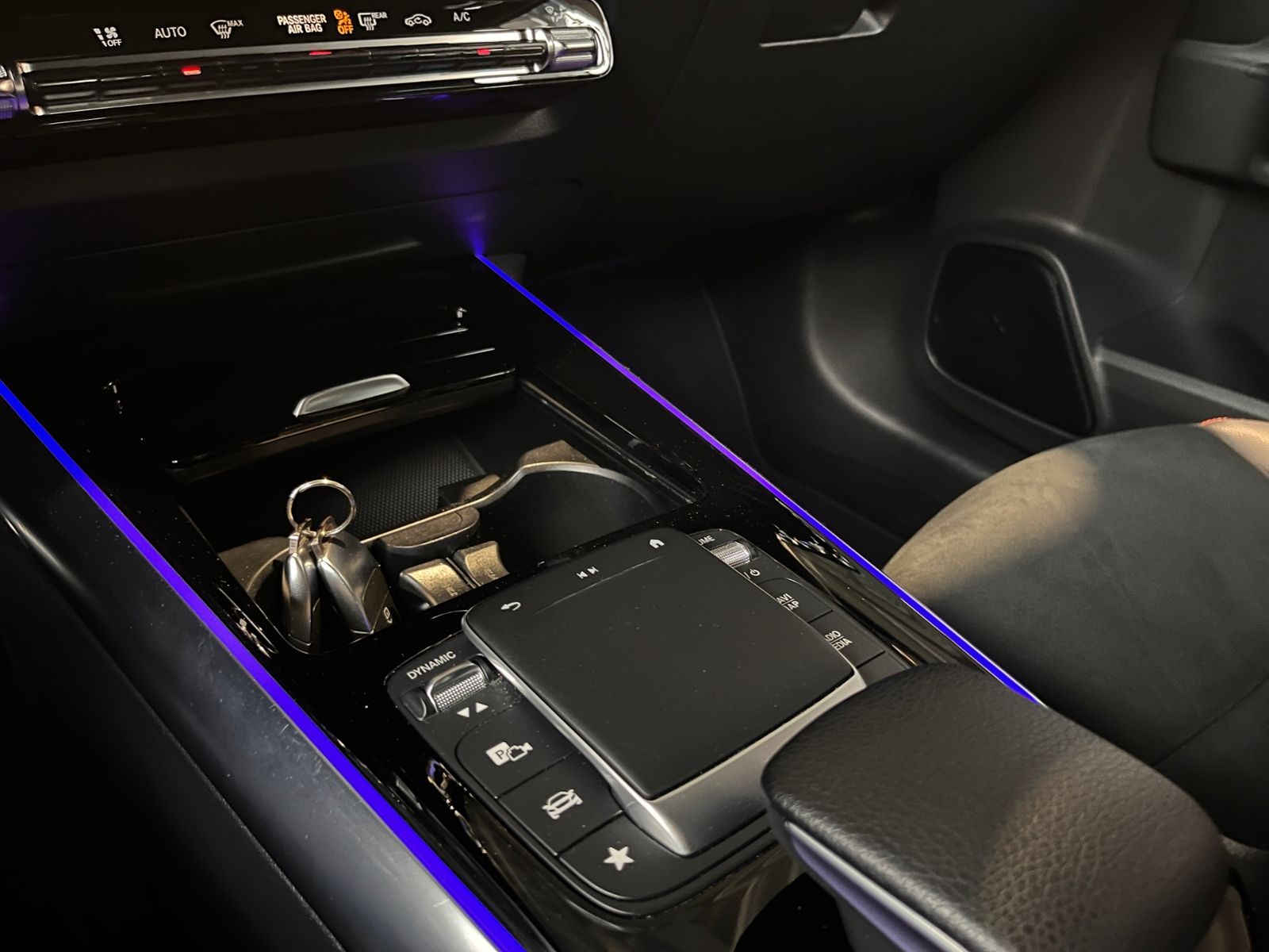 Fahrzeugabbildung Mercedes-Benz GLA 250 4Matic AMG Line PANO LED NAVI