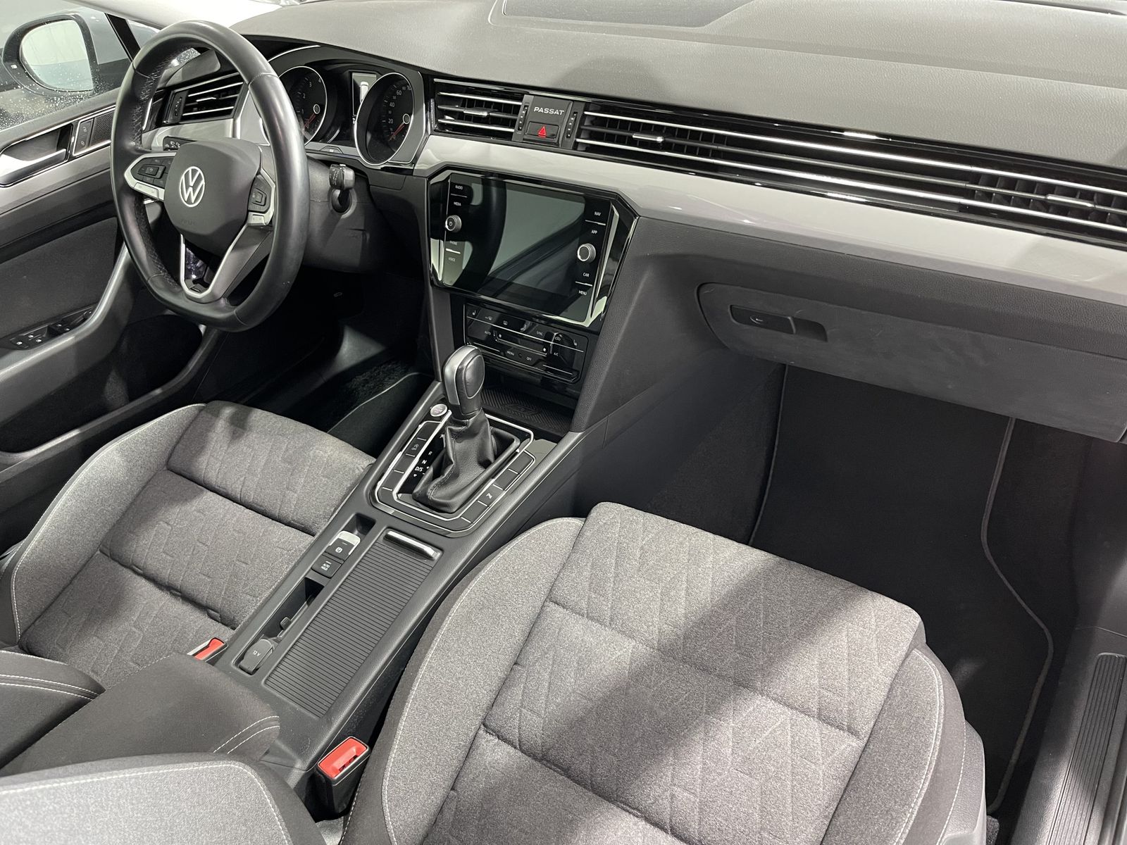 Fahrzeugabbildung Volkswagen Passat Variant Business 1.5 TSI*LED*Navi*Cam*