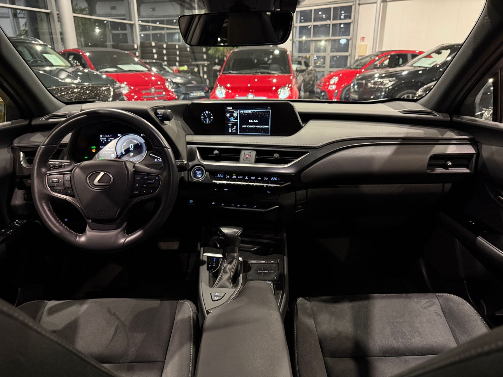 Fahrzeugabbildung Lexus UX 250 h RFK LED ALU 18"