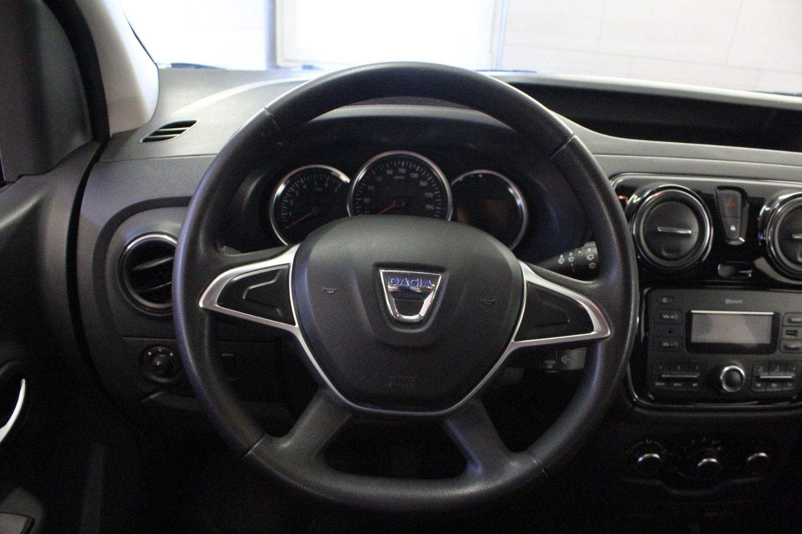 Fahrzeugabbildung Dacia Dokker 1.6 SCe 100 Laureate *Allwetterreifen*