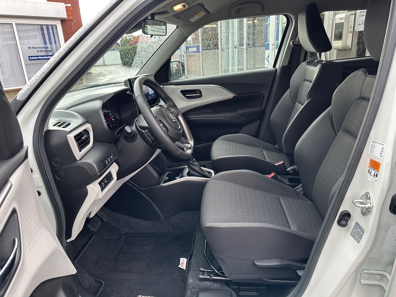 Fahrzeugabbildung Suzuki Swift 1.2 Dualjet Hybrid Comfort+ ACC/Navi/LED