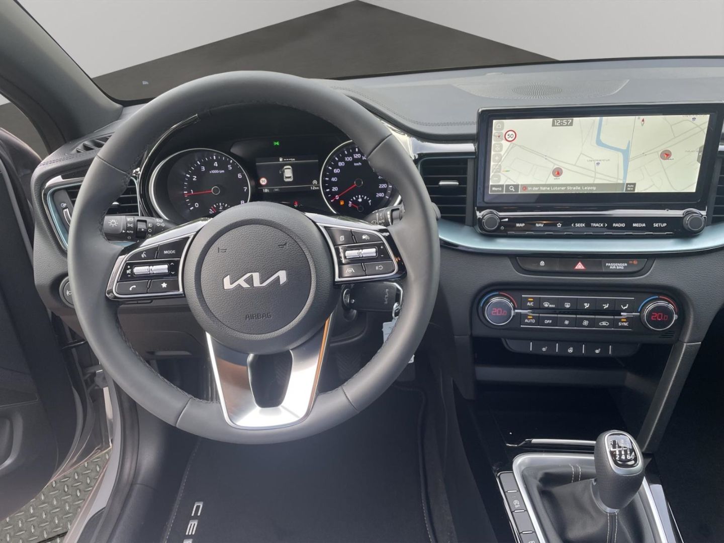 Fahrzeugabbildung Kia Ceed Nightline JBL Kamera Tempomat SpurhalteASS