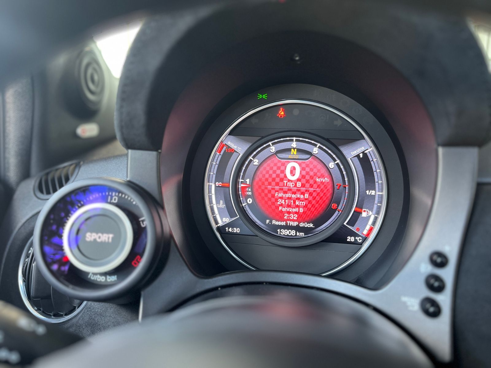 Fahrzeugabbildung Abarth 695C Turismo Aut. BEATS XENON NAVI