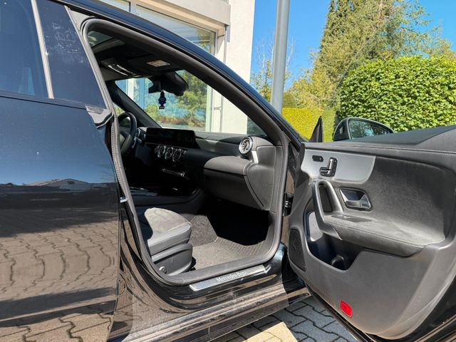 Mercedes-Benz CLA 220d Special Edition/ PREMIUM+/ LED/ PANO