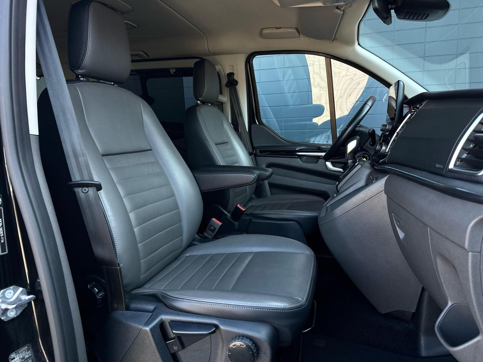 FORD Tourneo Custom 2.0TDCi TITANIUM X NAVI#AHK#ACC - Image 15