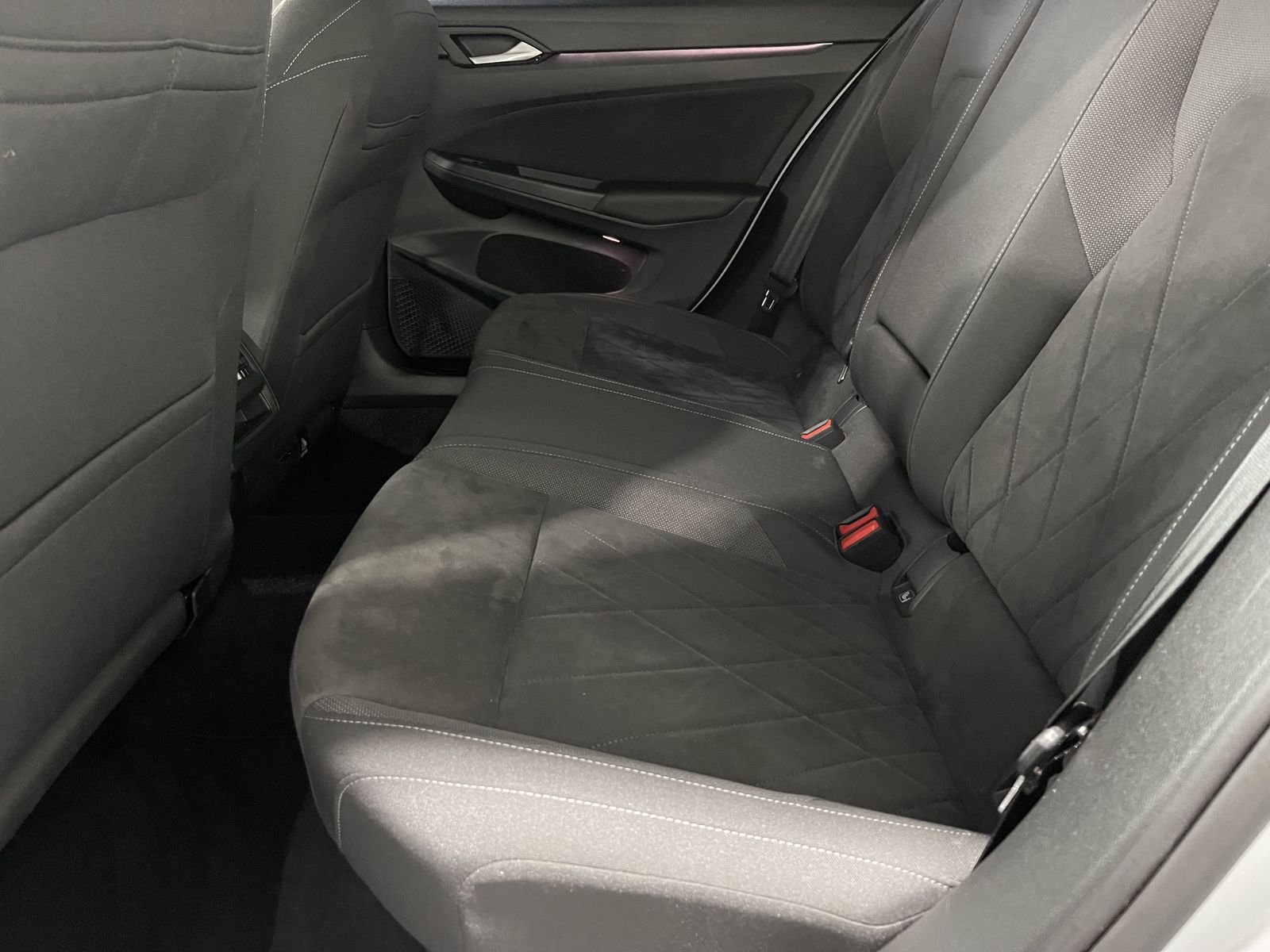 Fahrzeugabbildung Volkswagen Golf Life 2.0 TDI*AHK*LED-Matrix*Cam*ACC*Navi*