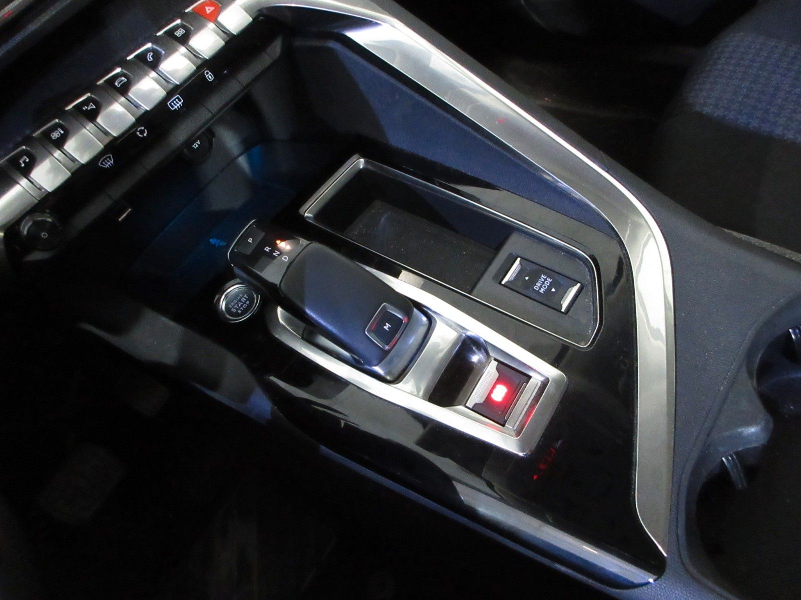 Fahrzeugabbildung Peugeot 5008 Active Pack 1.5D LED/NAVI/AHK/PDC/R´CAM