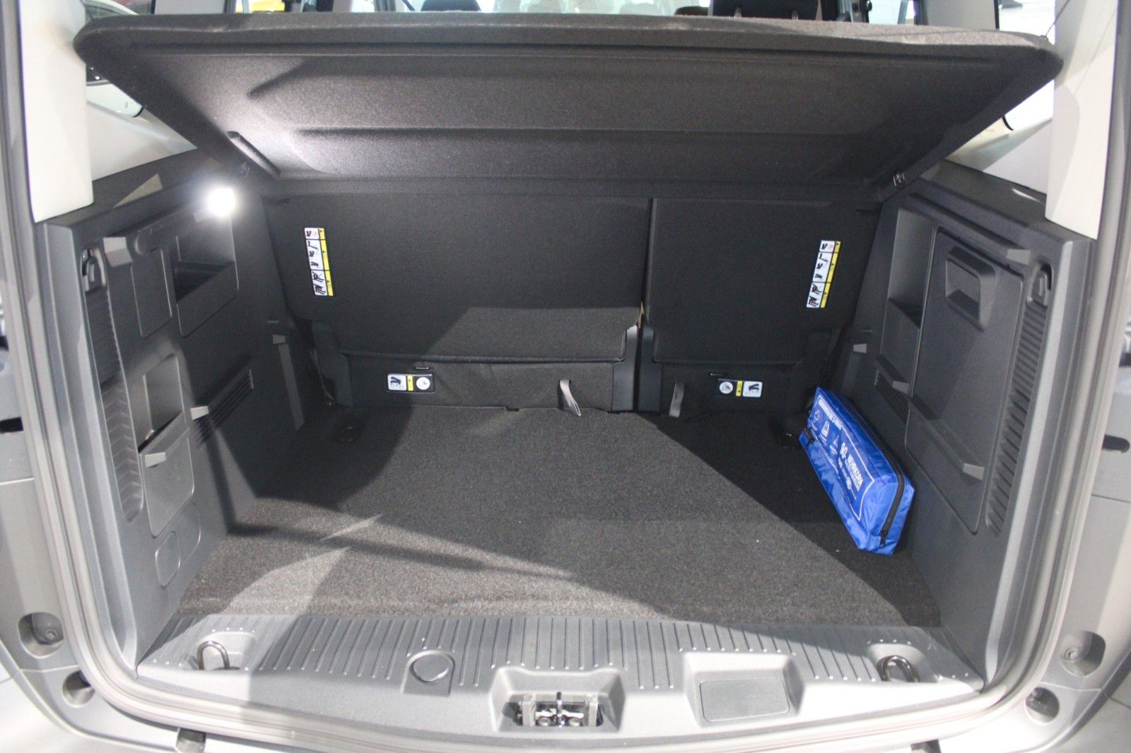 Fahrzeugabbildung Ford Tourneo Courier TREND Kamera WinterPaket2 uvm