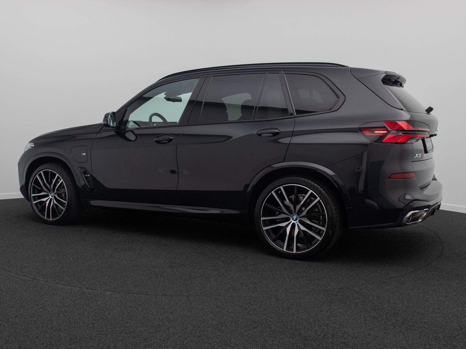 Fahrzeugabbildung BMW X5 xD50e M Sport Panorama 360&deg;HUD DAB H/K 22Zoll