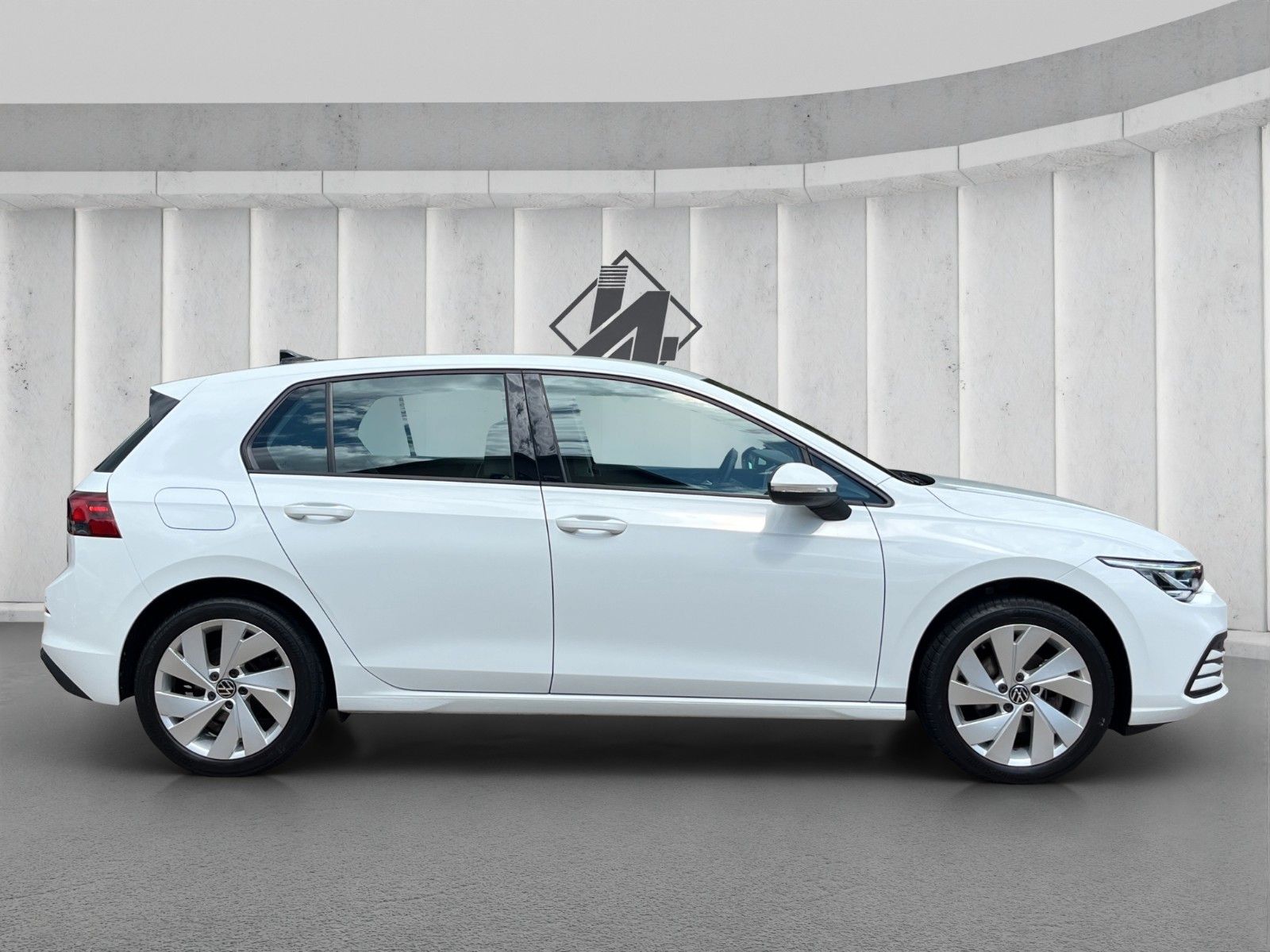 Fahrzeugabbildung Volkswagen VIII*DSG*LED*SHZ*NAVI*ViCo*PDC**