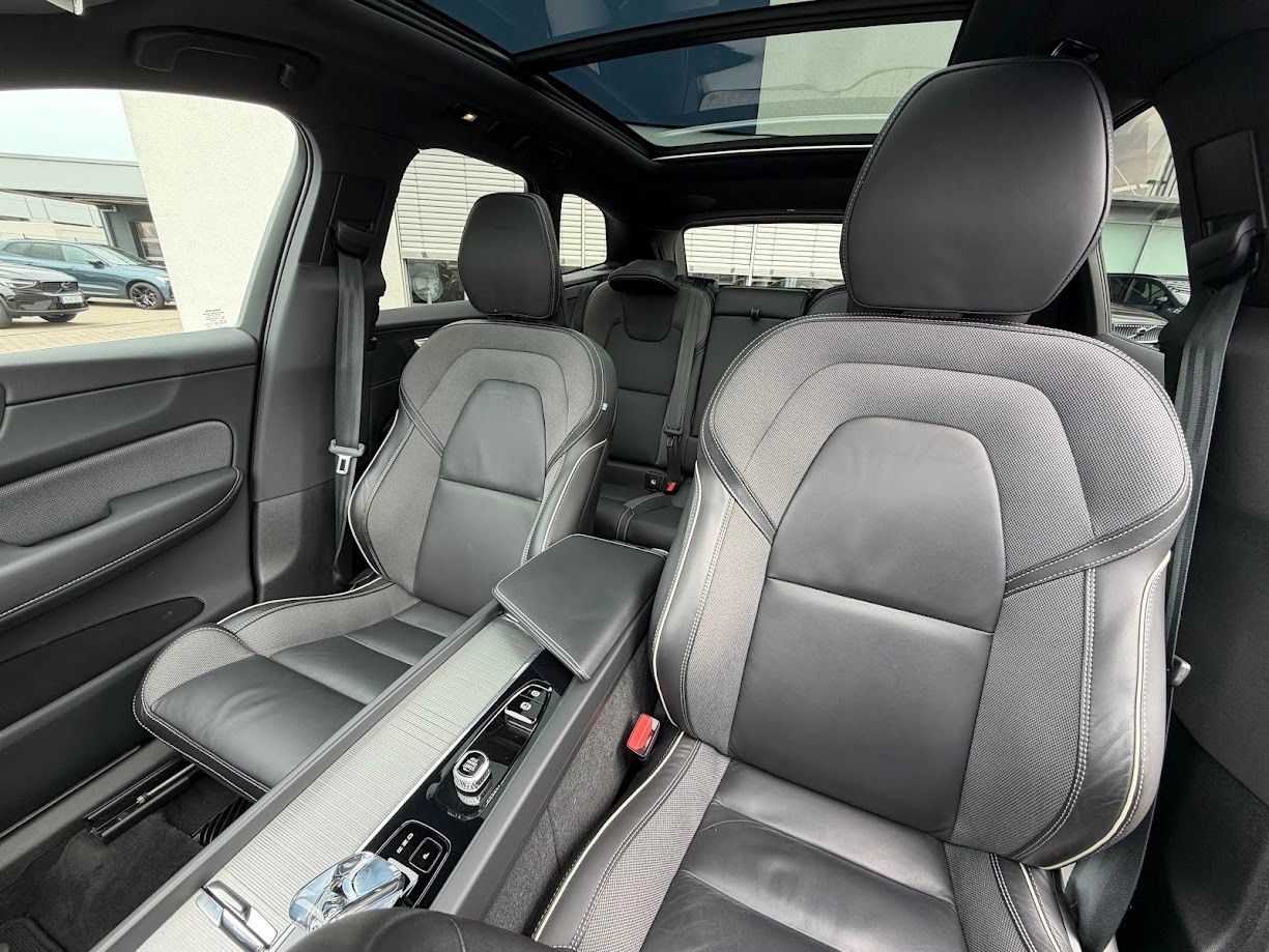 Volvo XC60 B4 Ultimate Dark AWD foto 4