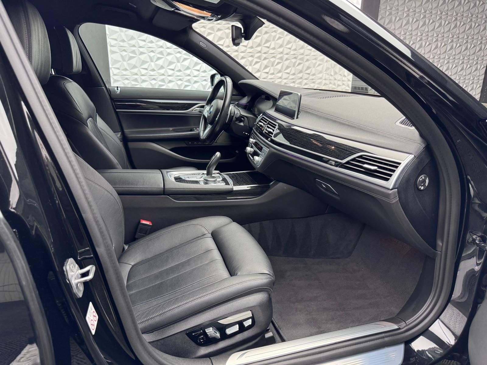 Fahrzeugabbildung BMW d XDRIVE/M-PAKET/H&K/STHZG/AHK/MASSAGE/KEY/360°
