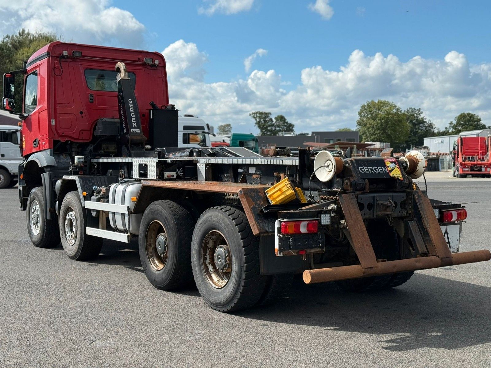 Fahrzeugabbildung Mercedes-Benz Arocs 4148 8x6 Gergen Abrollkipper