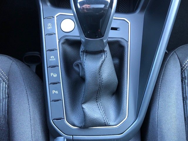 Fahrzeugabbildung Volkswagen Taigo 1.5TSI DSG R-Line PANO+MATRIX+ACC+PARKLNK+