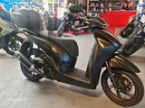 Honda SH 350 i mit Smart Key und Topcase Arrow Endtopf - HONDA ROLLER SH 350 I