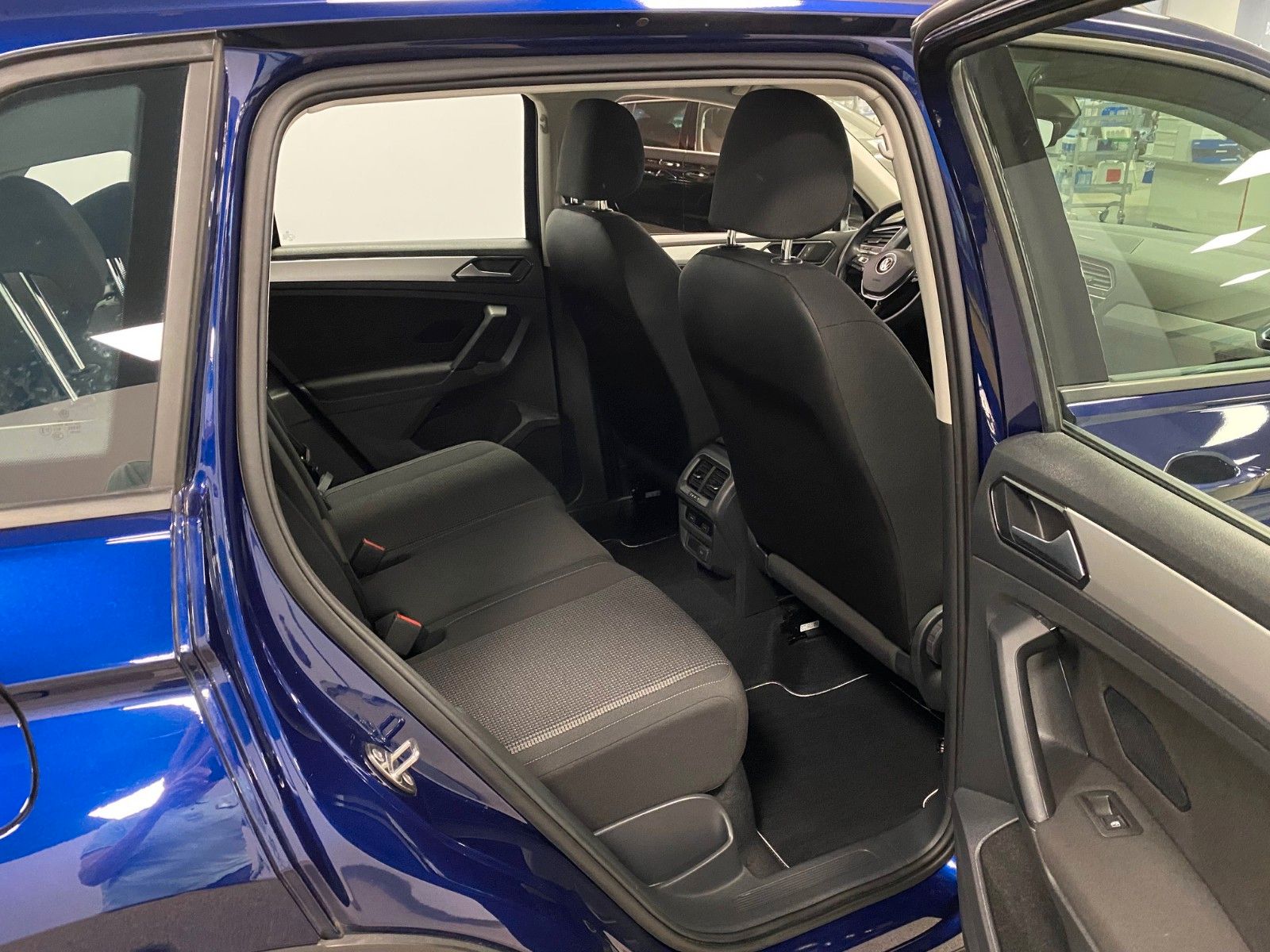 Fahrzeugabbildung Volkswagen Tiguan 1.4 TSI Trendline+NAVIGATION+AHK schwenk+