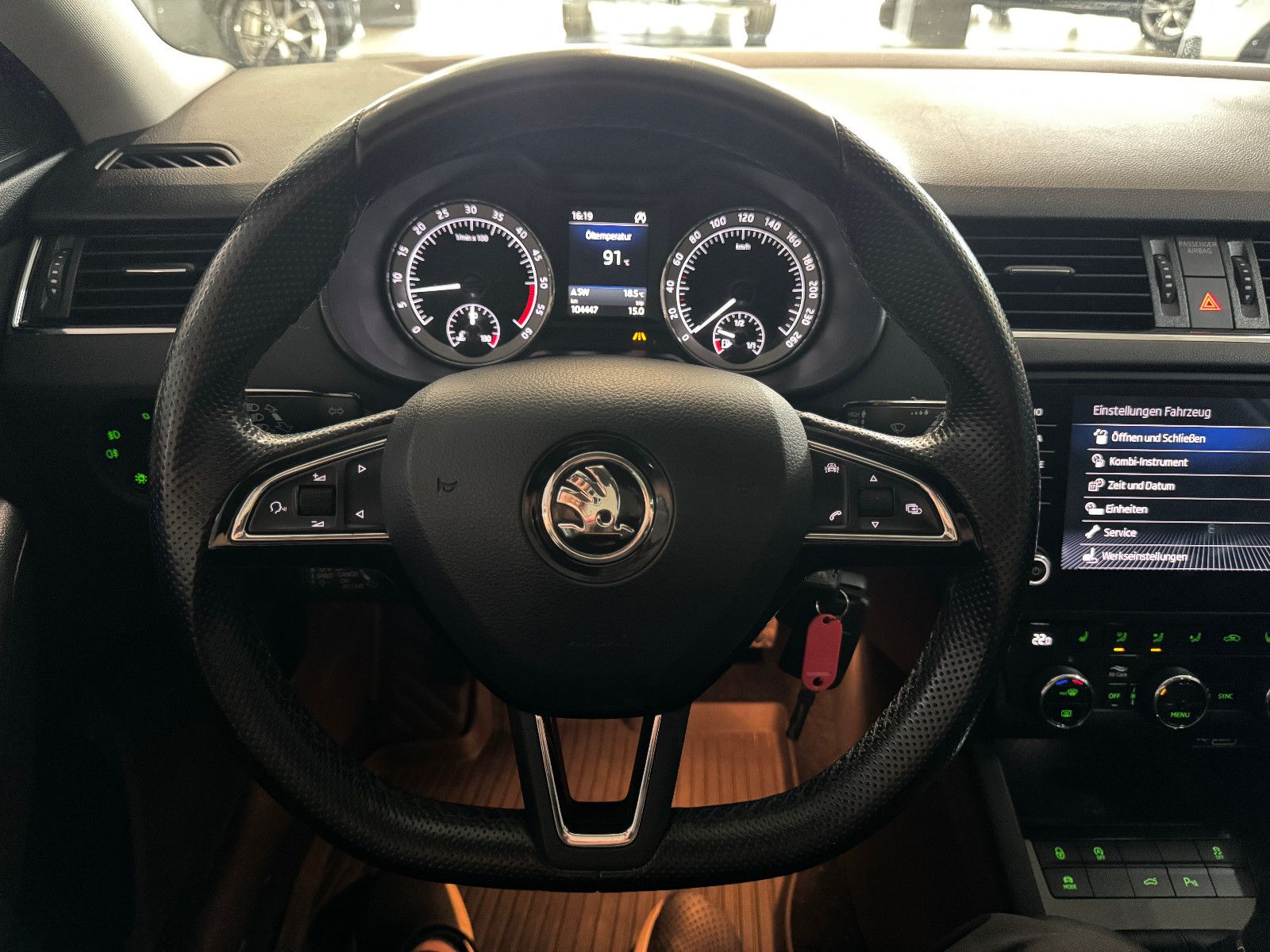 Fahrzeugabbildung SKODA Octavia STYLE 4X4 PANO NEUER MOTOR / MEGA VOLL