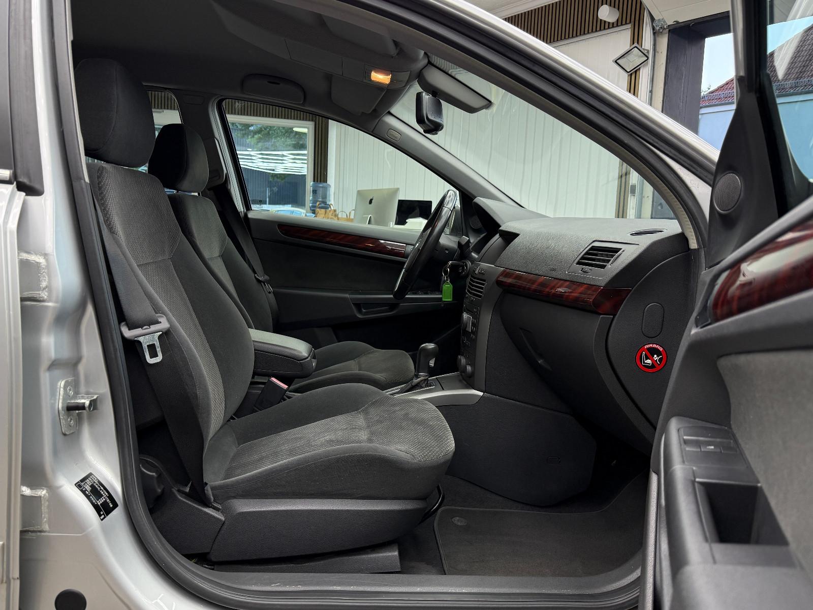 Opel Astra 2004 — photo 14