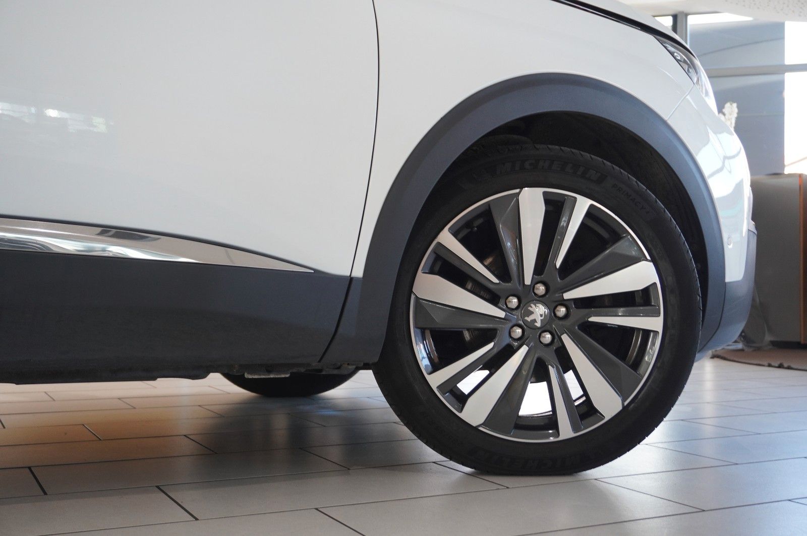 Fahrzeugabbildung Peugeot 3008 1.5D ALLURE NAVI/LED/KAMERA/VIRU./SHZ/AHK