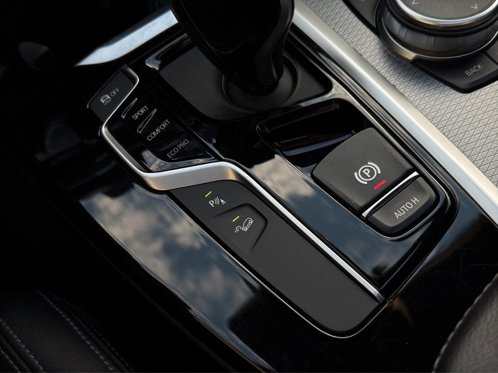 Fahrzeugabbildung BMW X3 M40i Pano/HUD/Bhz.Sport.Lenkrad/Elektr.Sitze