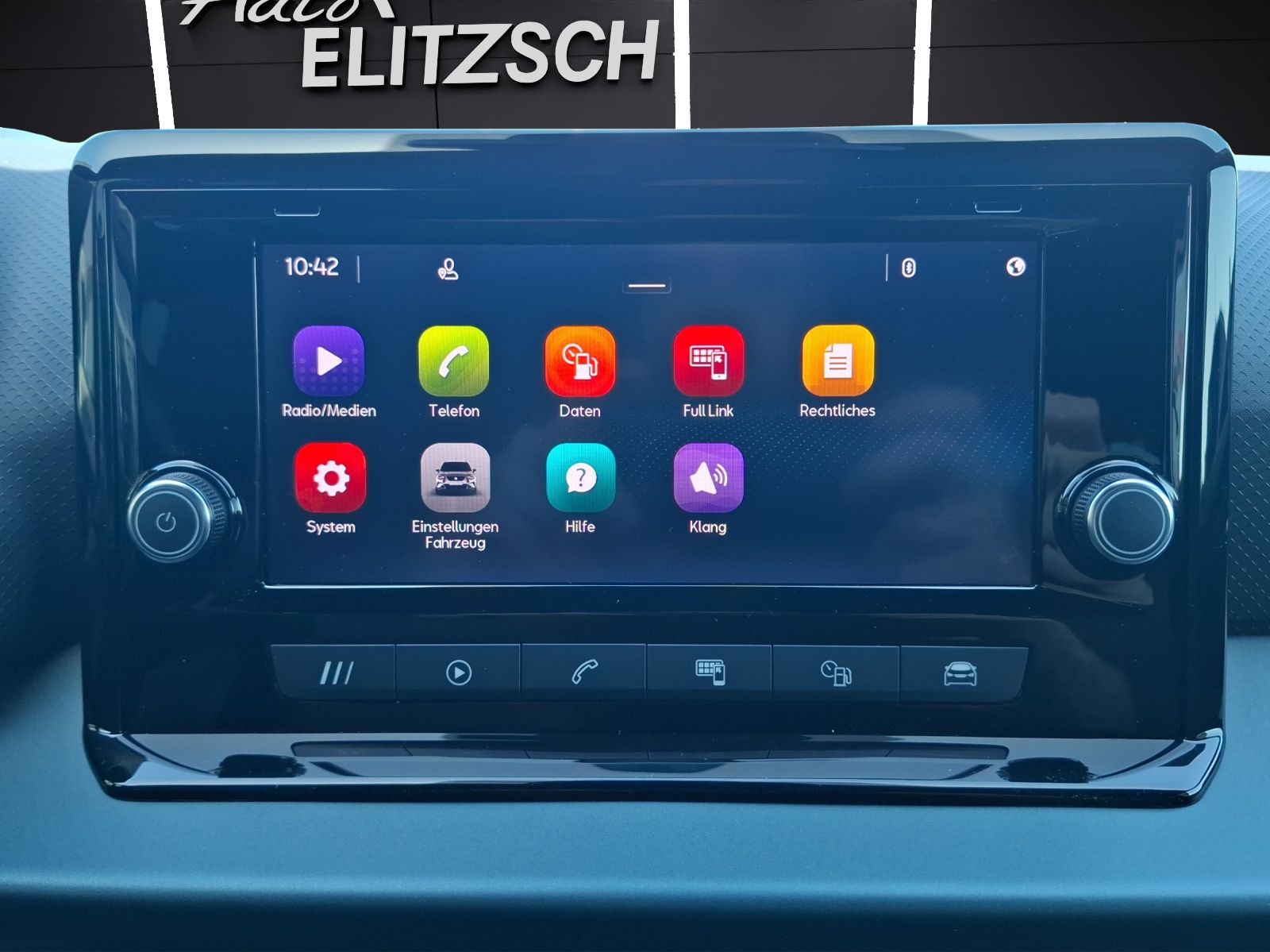 Fahrzeugabbildung SEAT Arona TSI Xperience DSG LED CarPlay VC ACC RFK S
