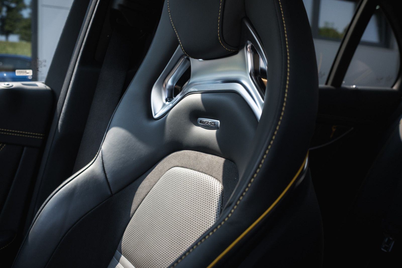 Fahrzeugabbildung Mercedes-Benz E 63 AMG S-Steuer -Dt.Auto-Keramik-Sonderfarbe