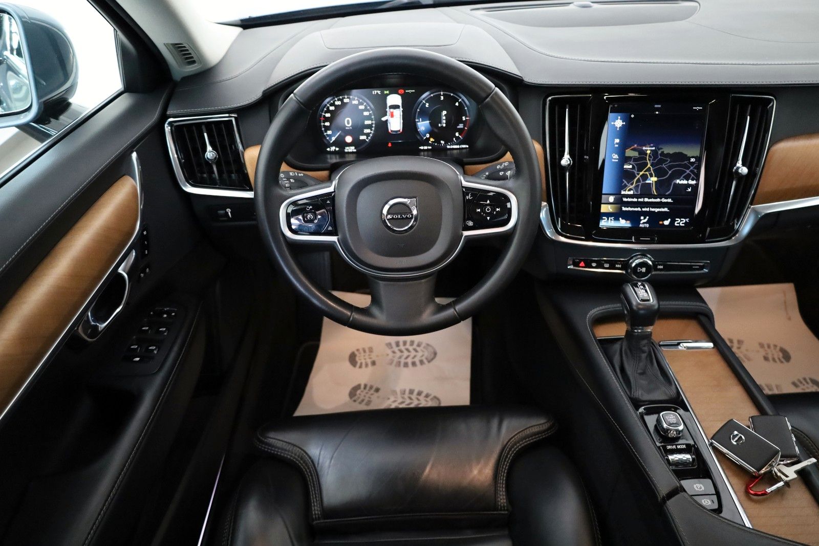 Fahrzeugabbildung Volvo V90 Kombi Inscription AWD Leder,Navi,LED,ACC,AHK
