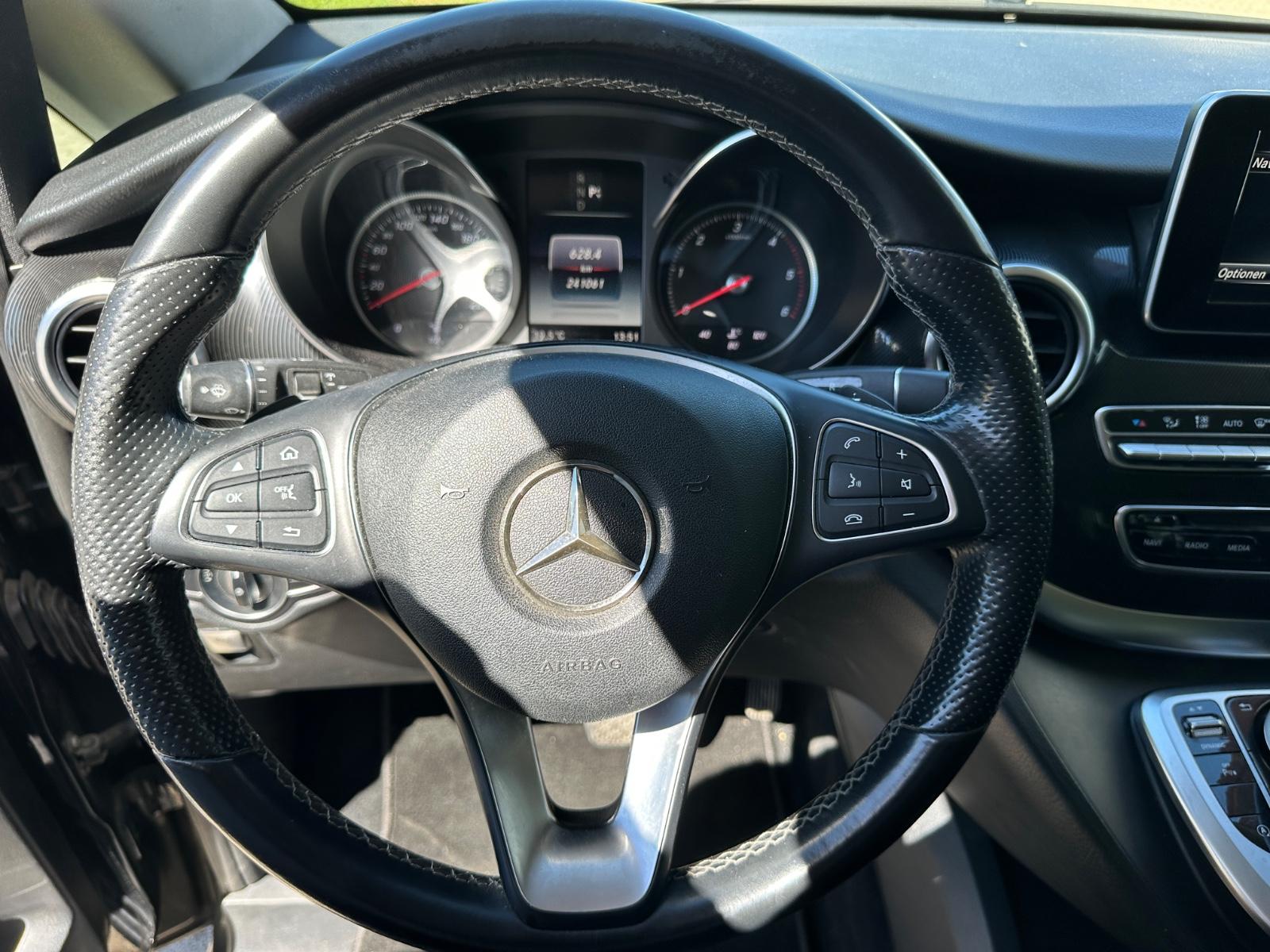 Mercedes-Benz V250d EDITION 4MATIC lang 7 Sitze drehbar/LED