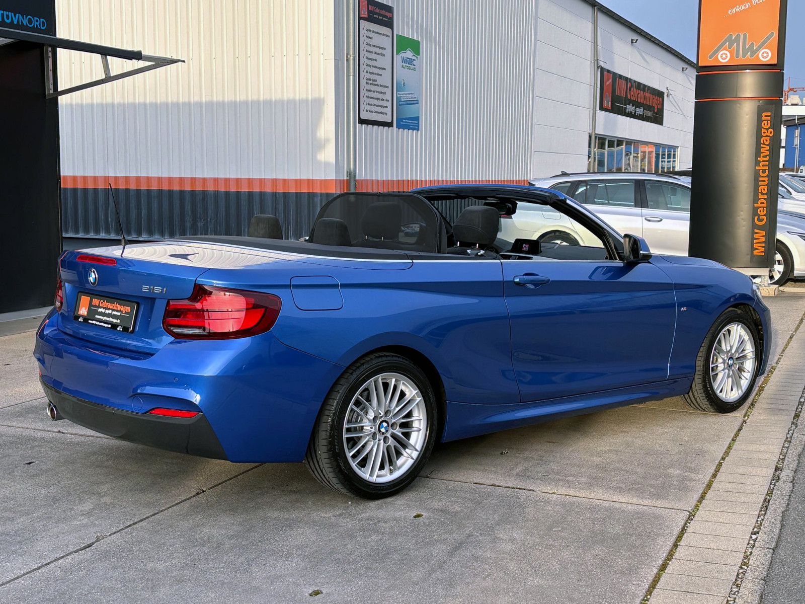 Fahrzeugabbildung BMW 218i Cabrio M-Sport LED PDC SHZ NAV H&K BT LHZ
