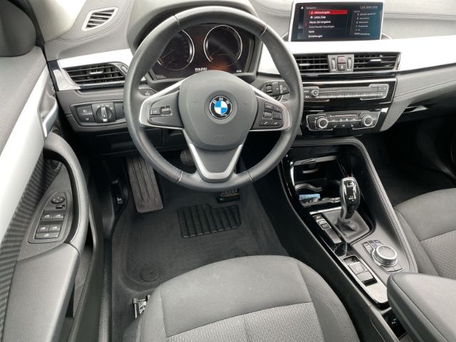 Fahrzeugabbildung BMW X2 sDrive 18i Autom. Navi, Sitzheizung, DAB
