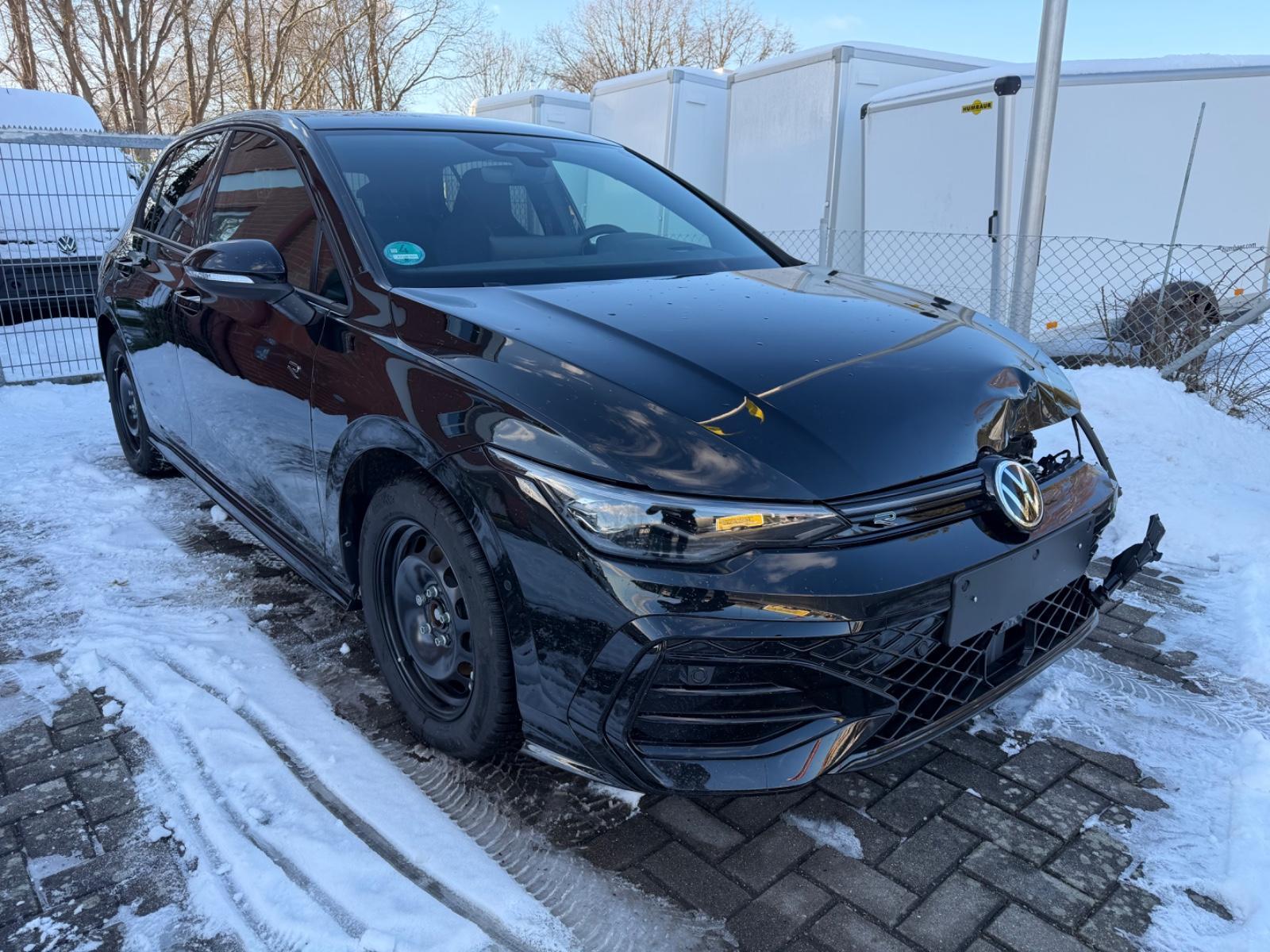 Volkswagen Golf VIII Lim. 1.5 eTSI 110 kW R-Line, Head-Up,