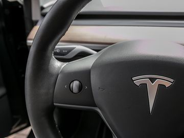 Tesla Model 3 Basis RWD Kamera Autopilot Panoramad.