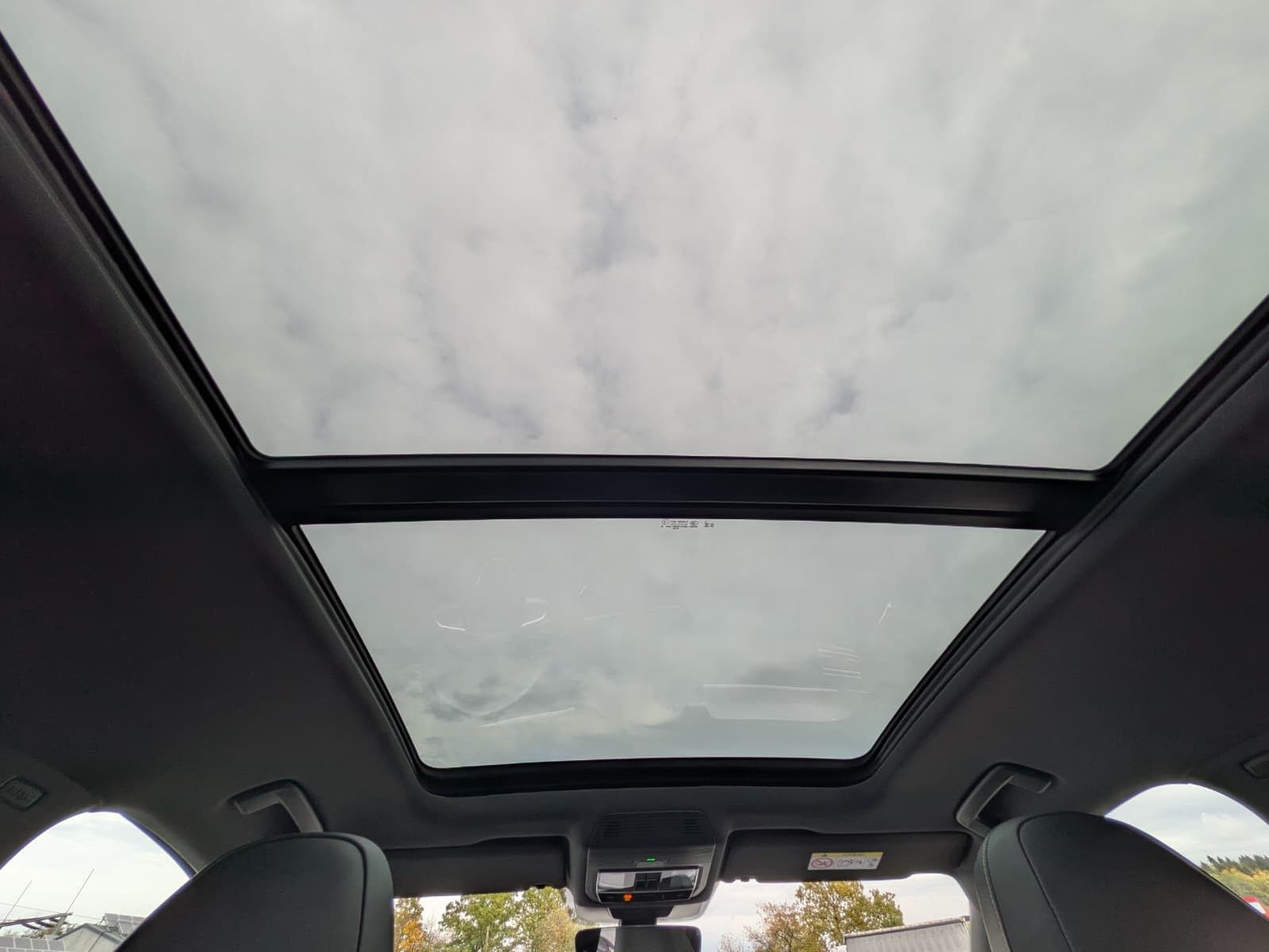 Fahrzeugabbildung Volkswagen Tiguan 2.0 TDI 4M R-Line PANO*H&K*AHK*MATRIX*20"