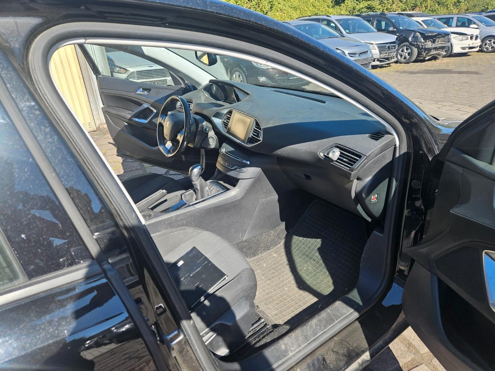 Peugeot 308 2015 — photo 9