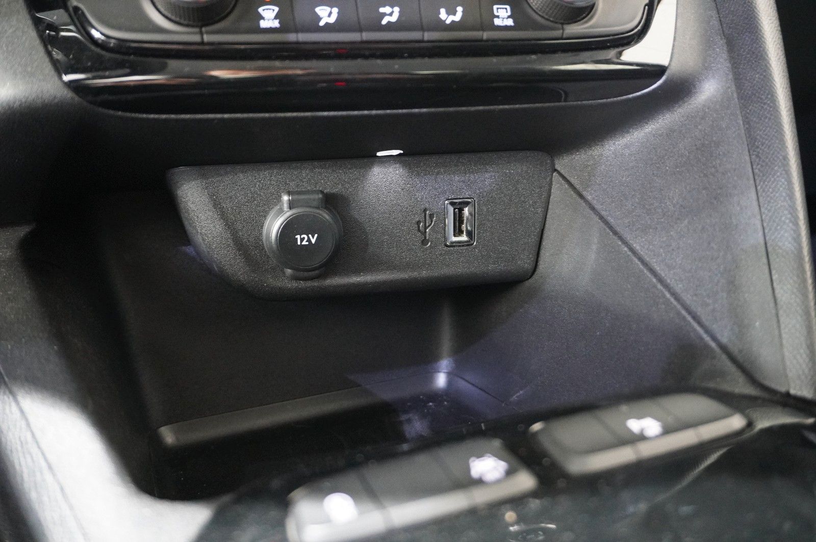 Fahrzeugabbildung Opel Corsa F 1.2T ELEGANCE NAVI/LED/KAMERA/SPORT/DAB+