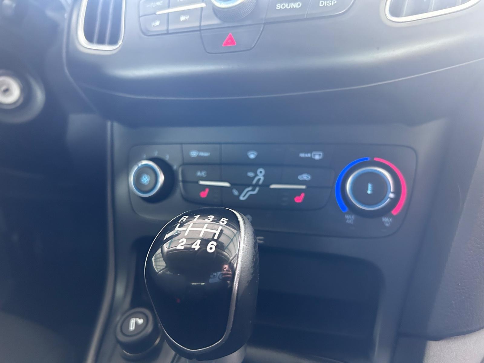 Ford Focus 2014 — photo 9